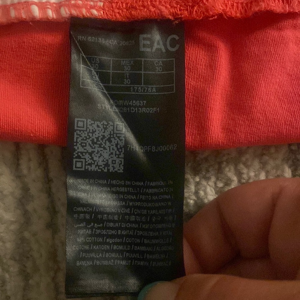 Guess Twill Shorts - Picture 7 of 8